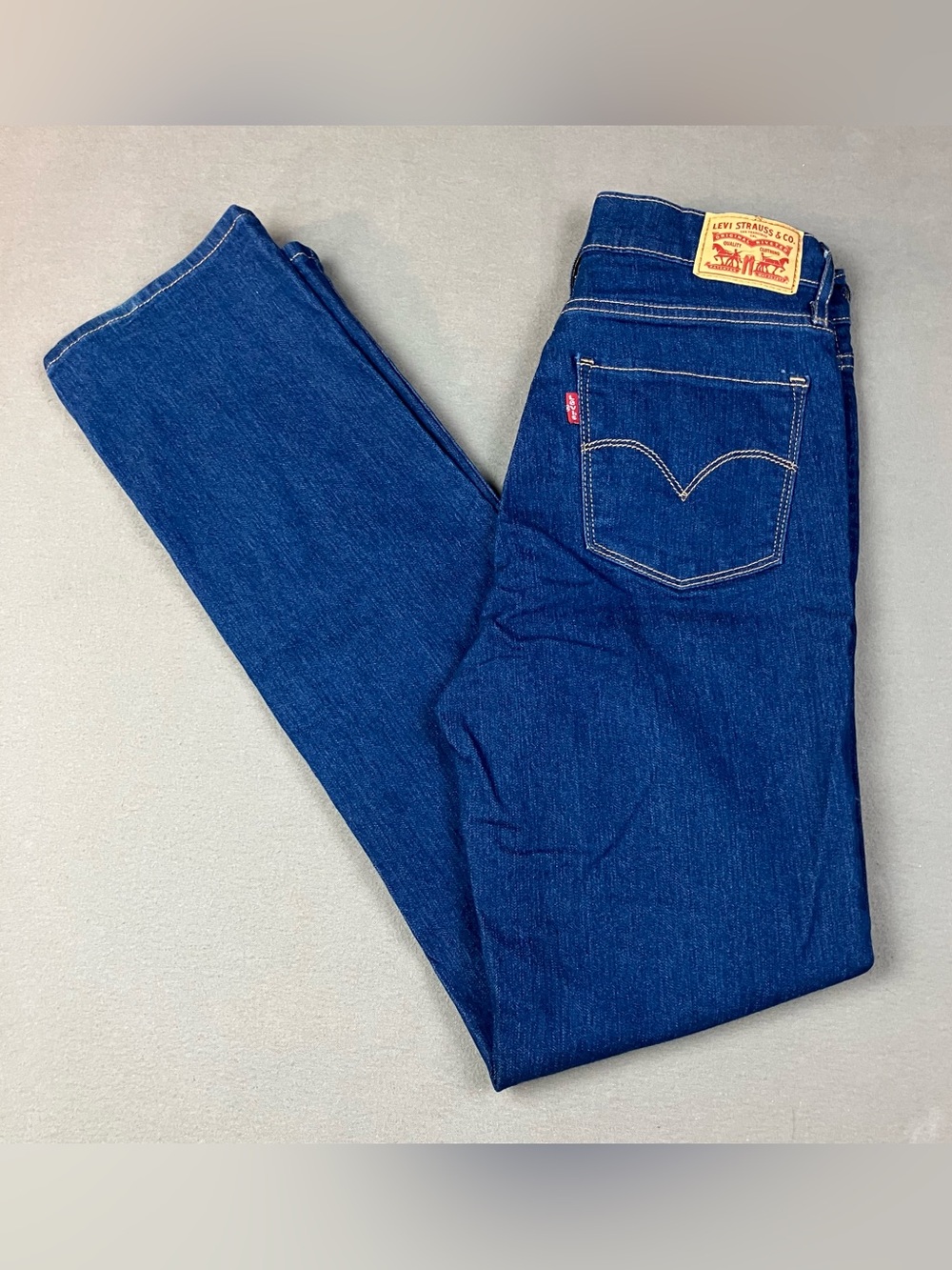 Levis Women’s Jeans Size 28x30 Straight Leg Dark Blue Wash Classic